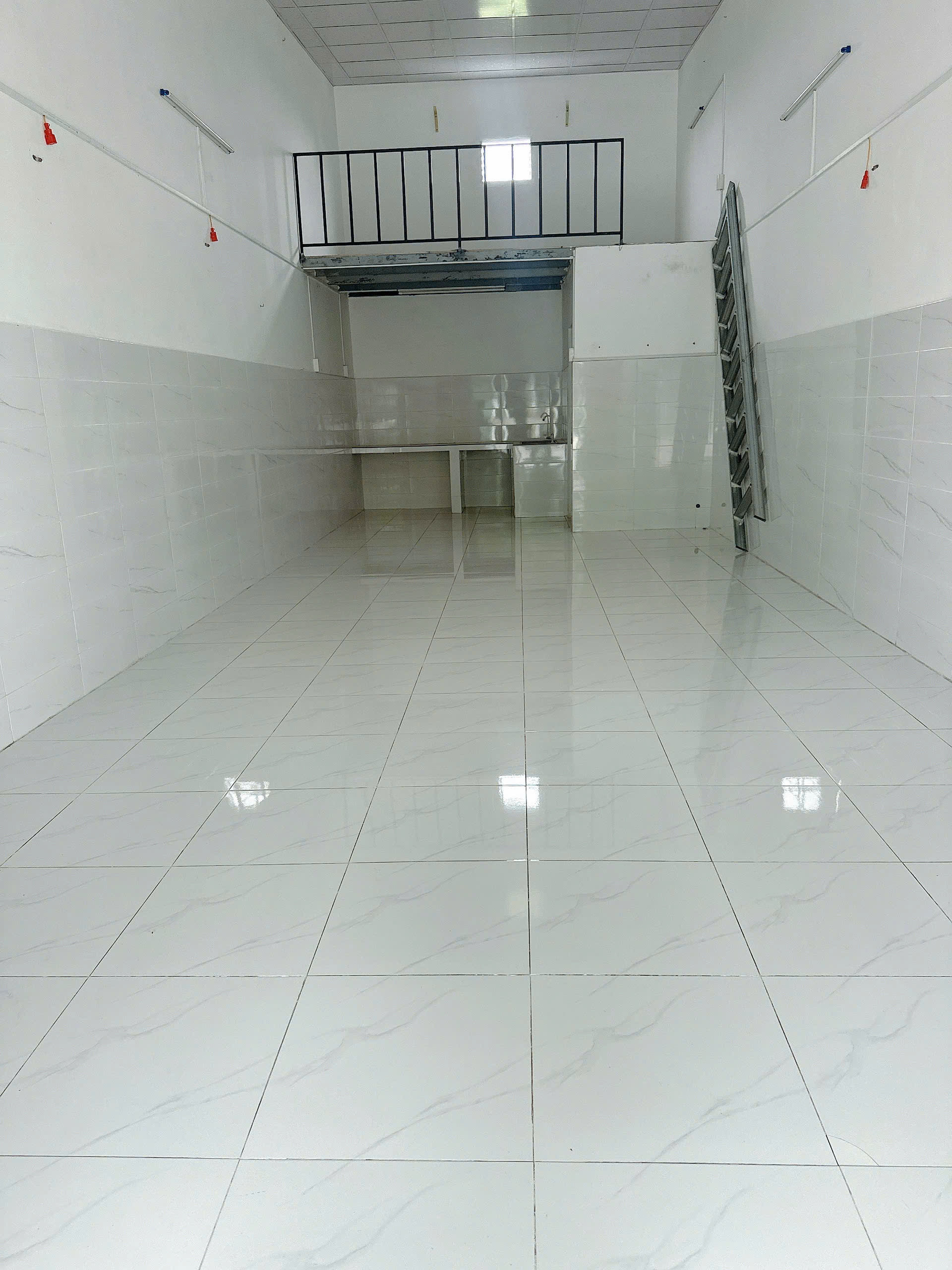 Cho thuê nhà mặt tiền kinh doanh gần ngã tư Tú Điền, TP Bến Tre