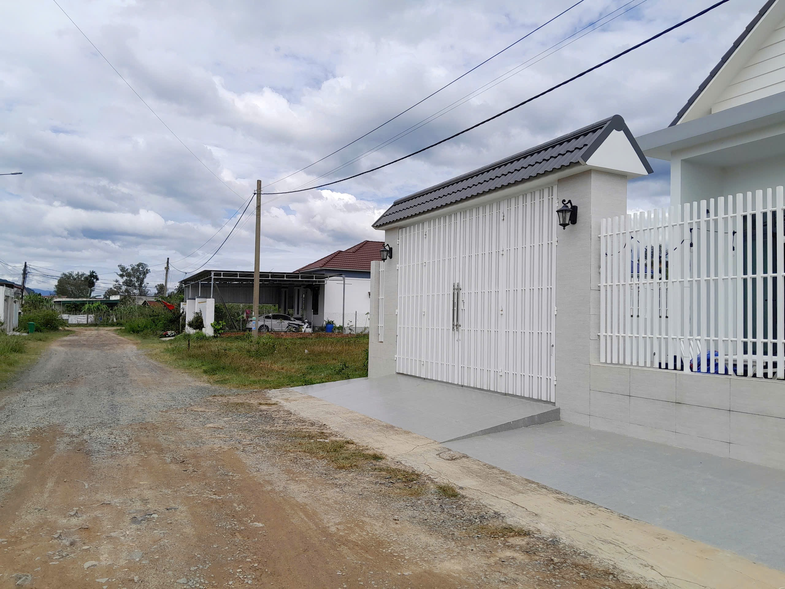 Đất trung tâm thị trấn Đinh Văn, Lâm Hà 294m2 giá 2,85 tỷ, mặt tiền 12m