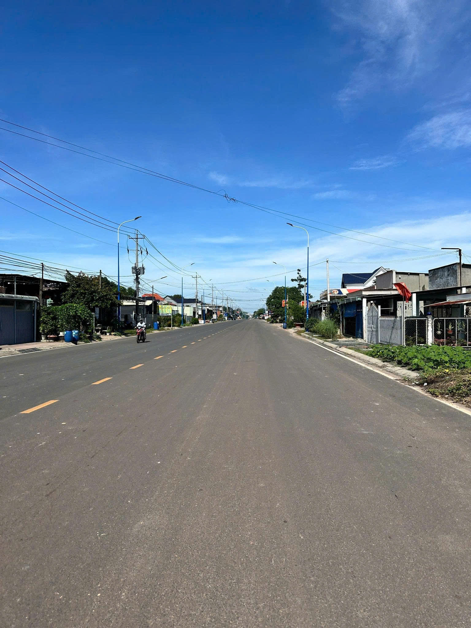 Bán gấp lô đất mặt tiền đường kinh doanh 32m tại Bình Dương, giá 630 triệu.