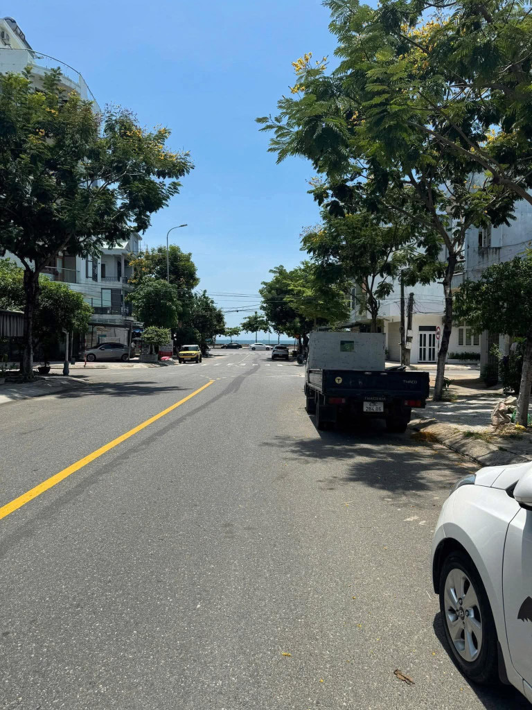 Cho thuê cặp đất mặt tiền Phùng Hưng, sát biển diện tích 163m2