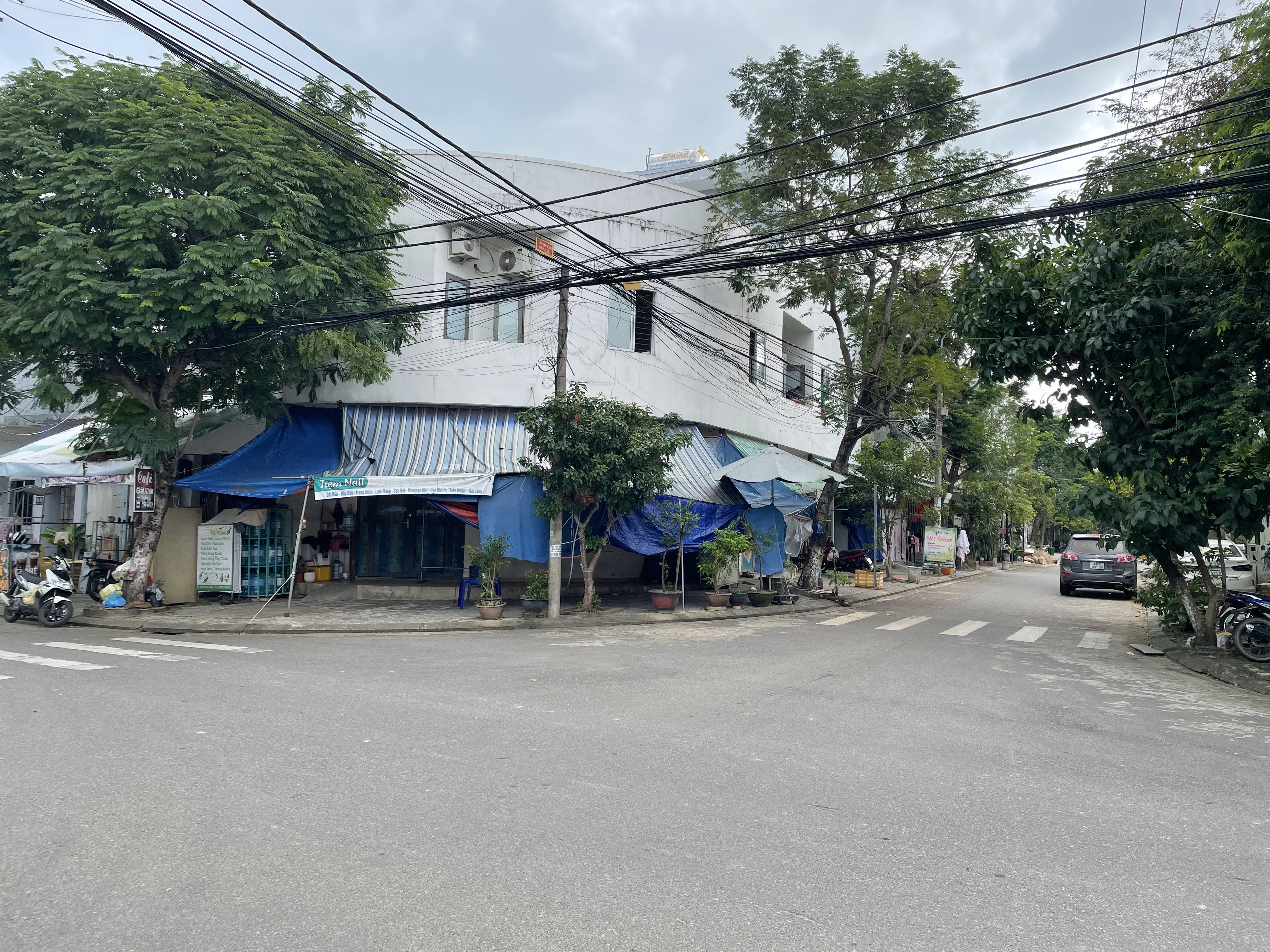 Nhà 300m² ngã tư Phạm Văn Xảo - Lê Phụ Trần, thuận tiện làm trung tâm kinh doanh