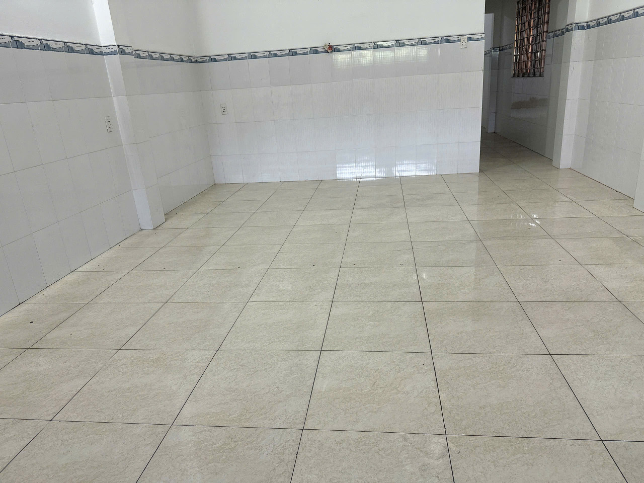 Cho thuê mặt bằng có nhà sẵn mặt tiền Quốc Lộ 60, Mỏ Cày Bắc