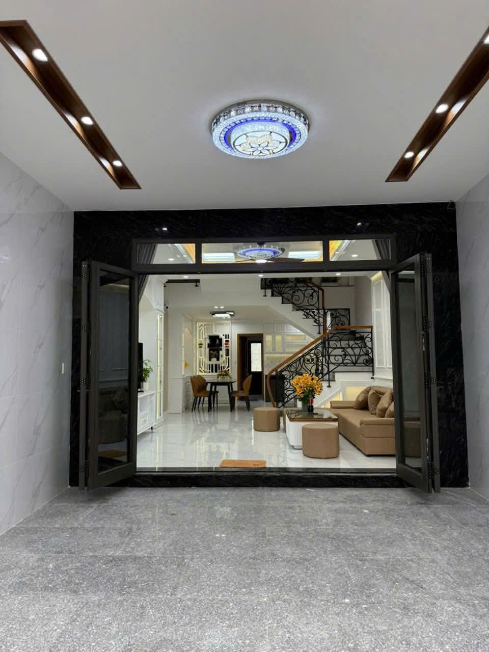 Cho thuê nhà mặt tiền Trần Quý Khoách, Hòa Minh - Giá thuê tốt!