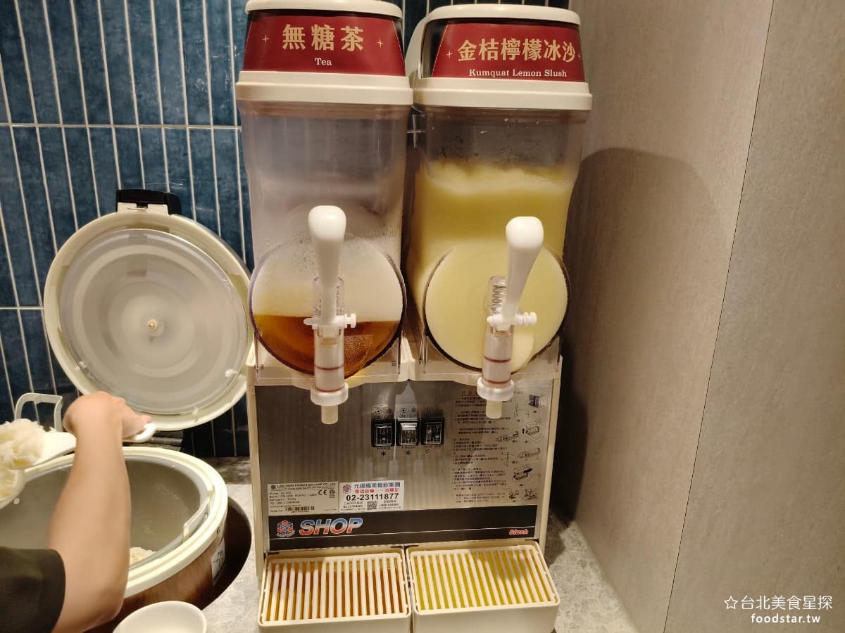 就饗鐵板燒台北長安東店 就饗鐵板燒台北長安東店菜單 就饗鐵板燒台北長安東店推薦 中山區美食 旁邊還有提供冰沙，口味有兩種，一個是無糖茶，另一個是金桔檸檬冰沙。 @台北美食星探