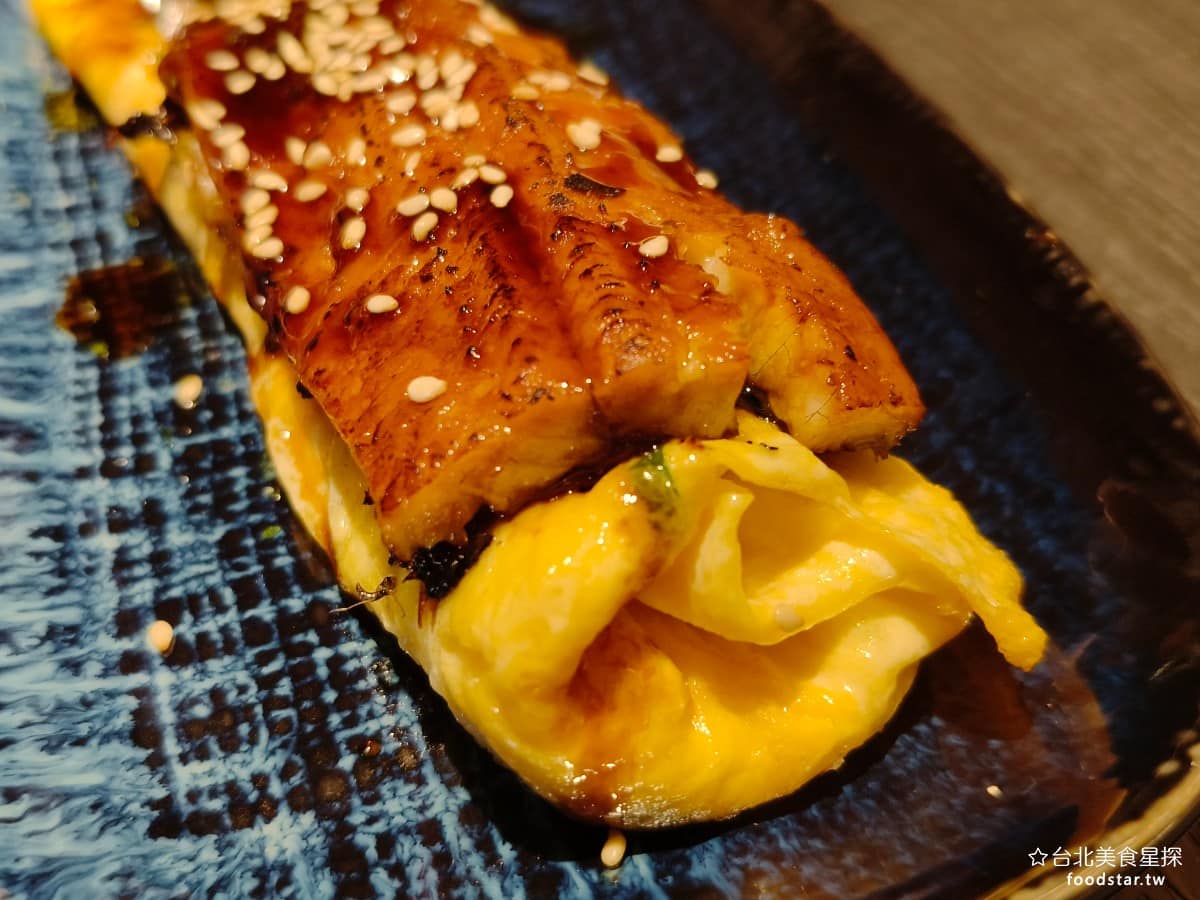 就饗鐵板燒台北長安東店 就饗鐵板燒台北長安東店菜單 就饗鐵板燒台北長安東店推薦 中山區美食 要說缺點的話，就是醬汁有點太鹹了，而且底部的煎蛋煎得太乾，因為很鹹，想要多配點白飯，但偏偏這裡的白飯，吃起來又沒有很好吃，因為太乾。 @台北美食星探