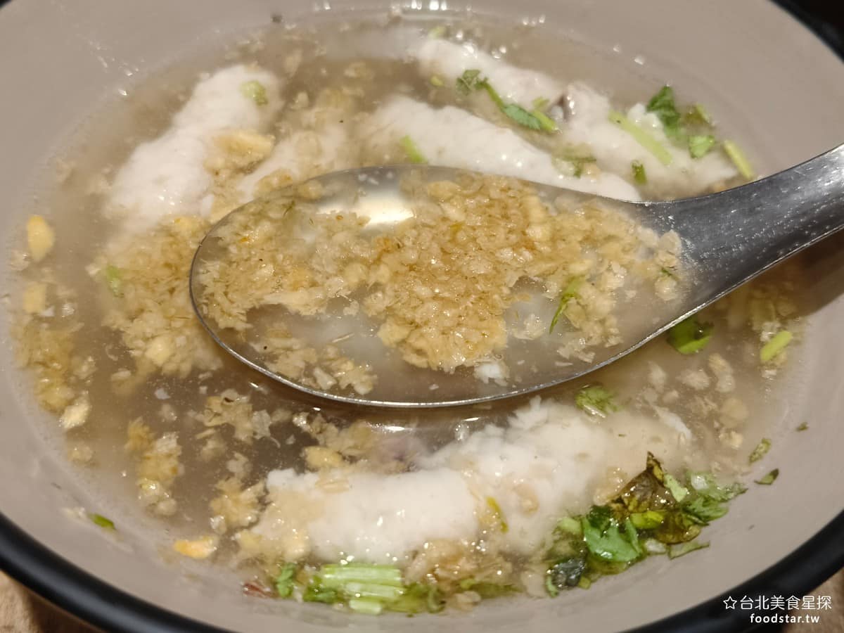 企鵝文肉羹店 企鵝文肉羹店菜單 企鵝文肉羹店推薦 大同區美食 大同美食 雙連美食 台灣小吃 肉羹 喜歡重口味的人會很愛,但相對就少了清爽的口感,算是這家比較特別、口味比較兩極的一道。 @台北美食星探