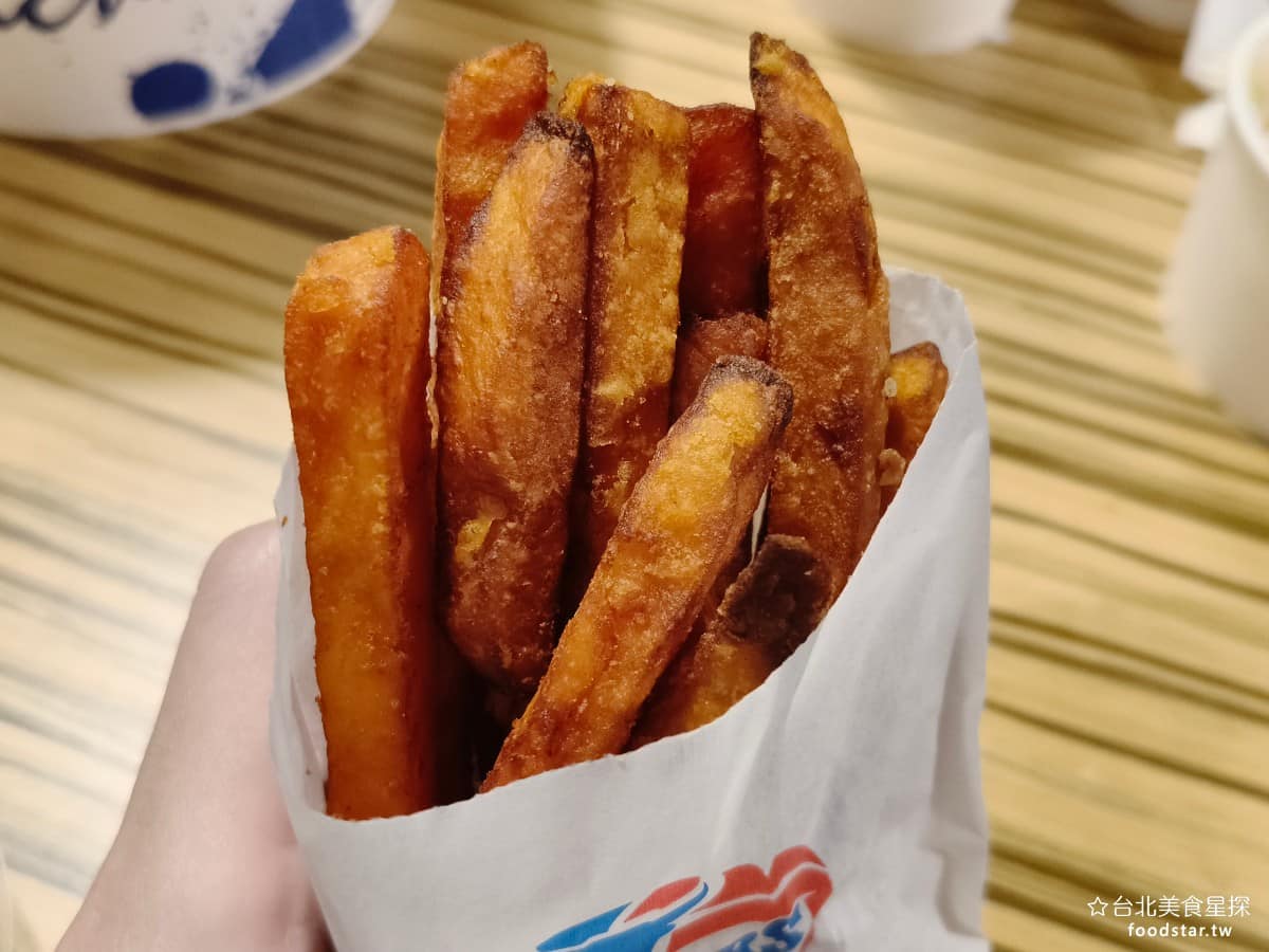 德州美墨炸雞天母店 德州美墨炸雞天母店菜單 德州美墨炸雞天母店推薦 士林區美食 士林美食 美式料理 地瓜薯條 比一般薯條好吃很多,地瓜本身帶點甜味,吃起來也比較濕潤,是副餐裡表現不錯的一款。 @台北美食星探