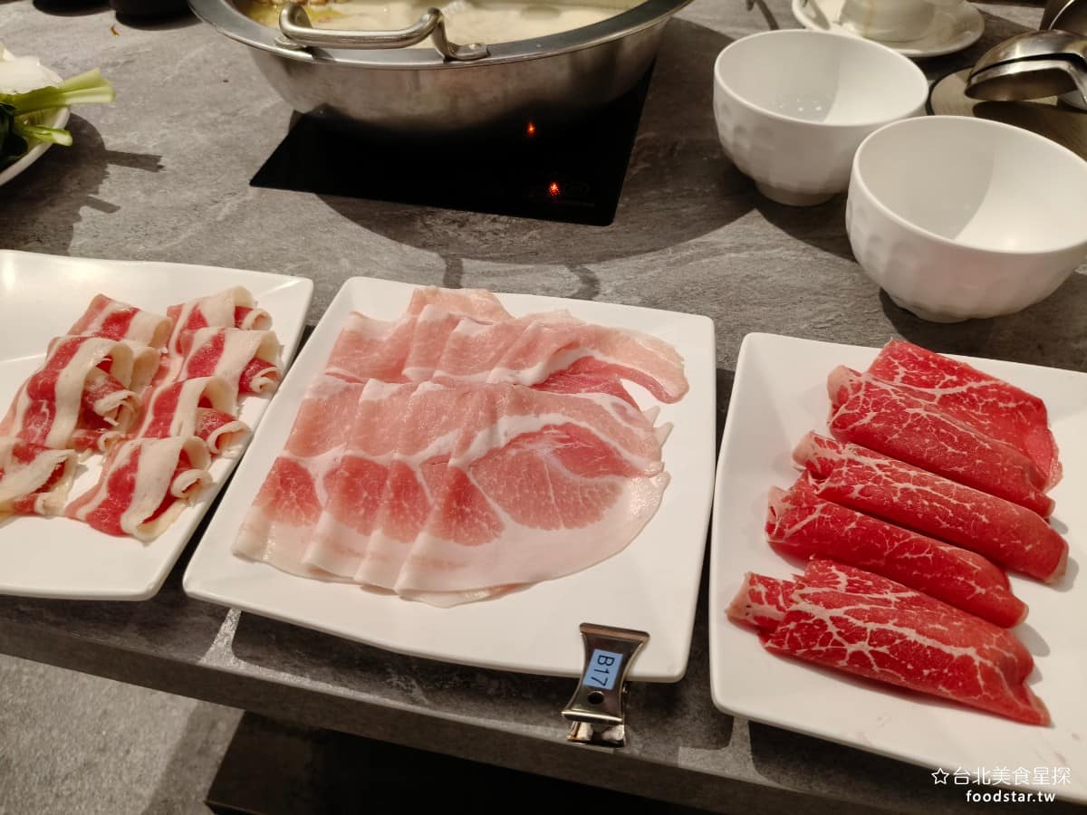 饗麻饗辣PLUS LaLaport南港店 LaLaport南港店菜單 和牛霜降、香草豬五花、雪花牛 這裡的肉品肉質都很不錯,不會有太硬的問題,吃起來舒服。 @台北美食星探