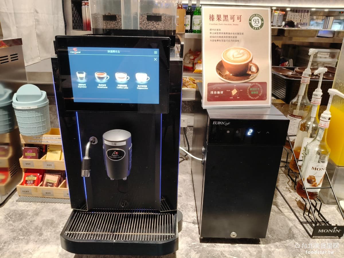 饗麻饗辣PLUS LaLaport南港店 LaLaport南港店菜單 咖啡機有提供四種口味:濃縮咖啡、美式咖啡、特選熱拿鐵、熱卡布奇諾。 @台北美食星探