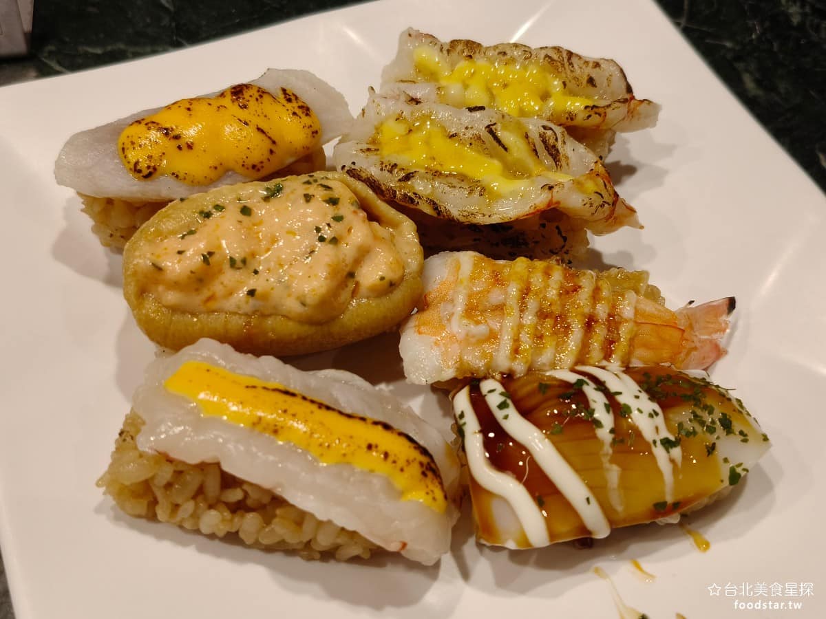 饗麻饗辣PLUS LaLaport南港店 LaLaport南港店菜單 壽司吃起來口感都還不錯,只不過因為放得比較久,所以海鮮的新鮮度,就會比較差。 @台北美食星探