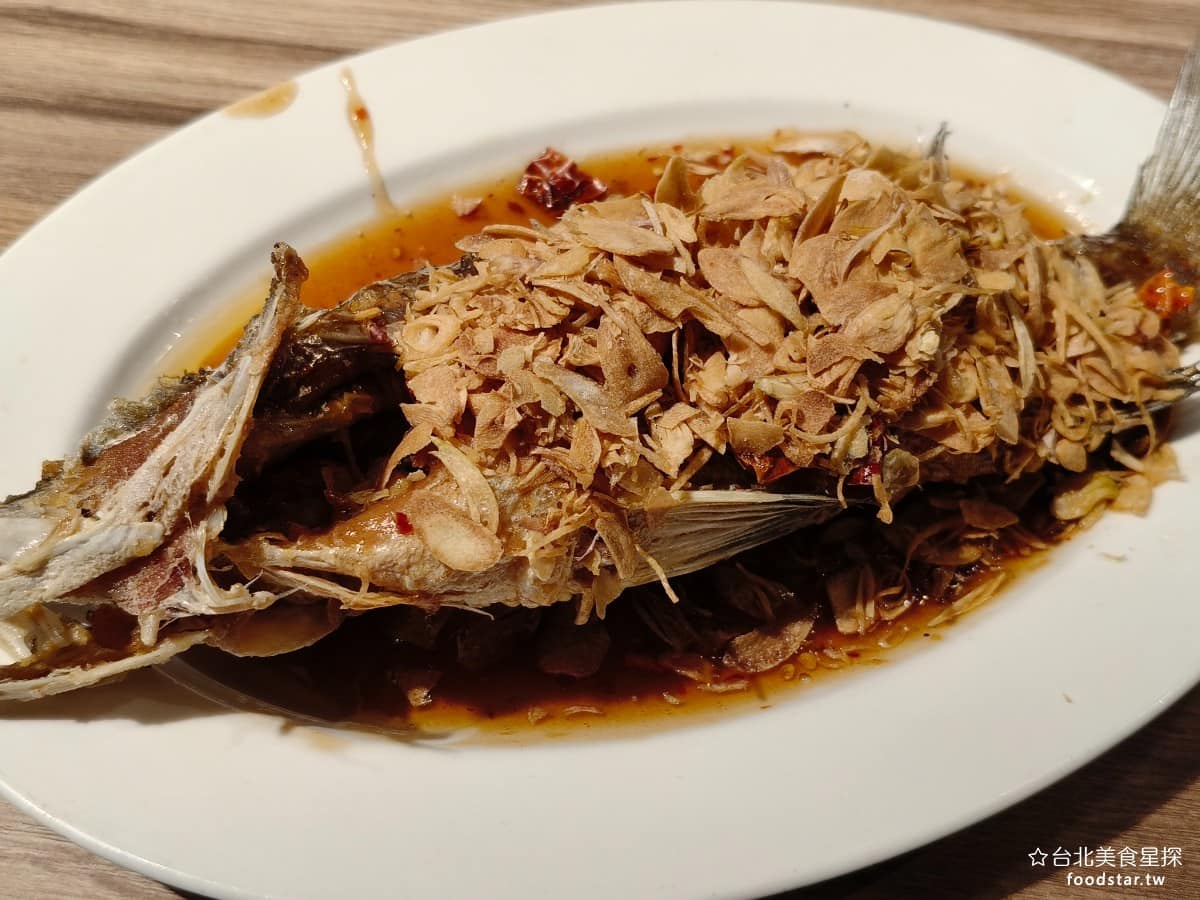 瓦城泰國料理 美麗華店 美麗華店菜單 美麗華店推薦 中山區美食 中山美食 劍南路站美食 酸子辣汁炸鱸魚 味道偏酸但辣的話，則是完全不會，是大人小孩都能接受的辣度。 @台北美食星探