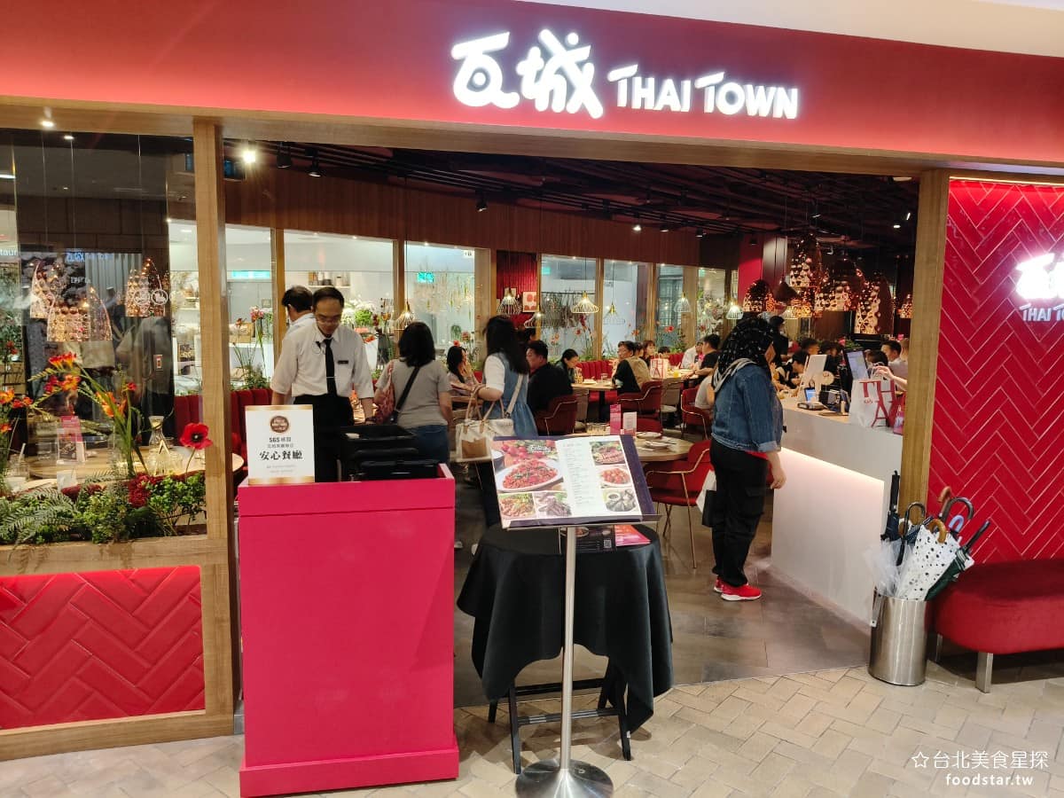 瓦城泰國料理 美麗華店 美麗華店菜單 美麗華店推薦 中山區美食 中山美食 劍南路站美食 瓦城最明顯的特色是「系統化」——從點餐、出菜，到服務都有明確的標準。餐桌旁設有服務鈴，需要加水、加飯，或呼叫服務生，只要直接按按鈕，不用舉手等待。 @台北美食星探