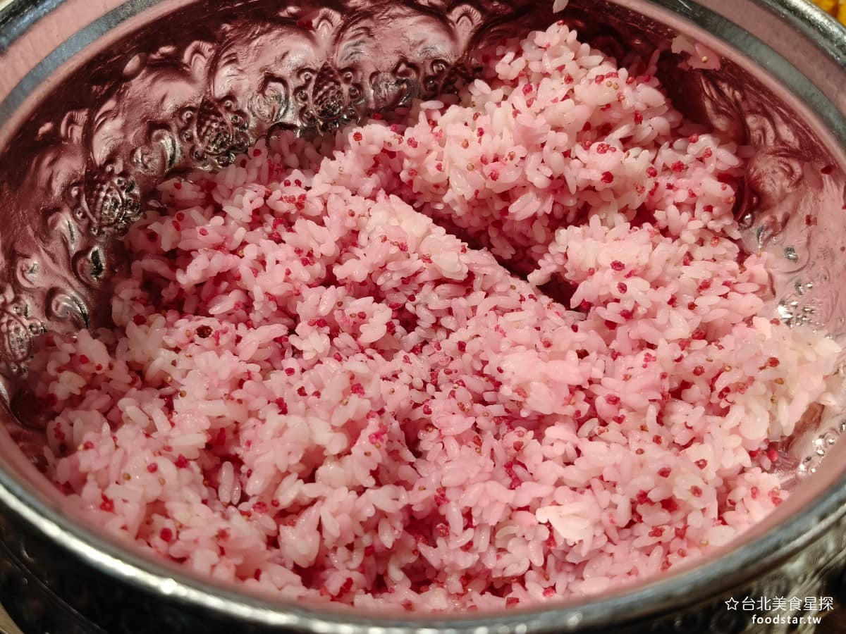 瓦城泰國料理 美麗華店 美麗華店菜單 美麗華店推薦 中山區美食 中山美食 劍南路站美食 健康紅藜麥米 口感不只偏硬，還特別乾，放涼之後，幾乎是硬到不想吃，白飯是每次來吃最大的致命傷。 @台北美食星探
