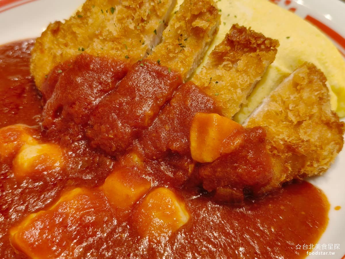 蘋果樹蛋包飯 ポムの樹南港LaLaport店 ポムの樹南港LaLaport店菜單 番茄的醬汁,吃得到一點番茄泥,會比一般的蛋包飯那種存番茄醬,來得更有番茄味,吃起來有新鮮感,不會死鹹。 @台北美食星探