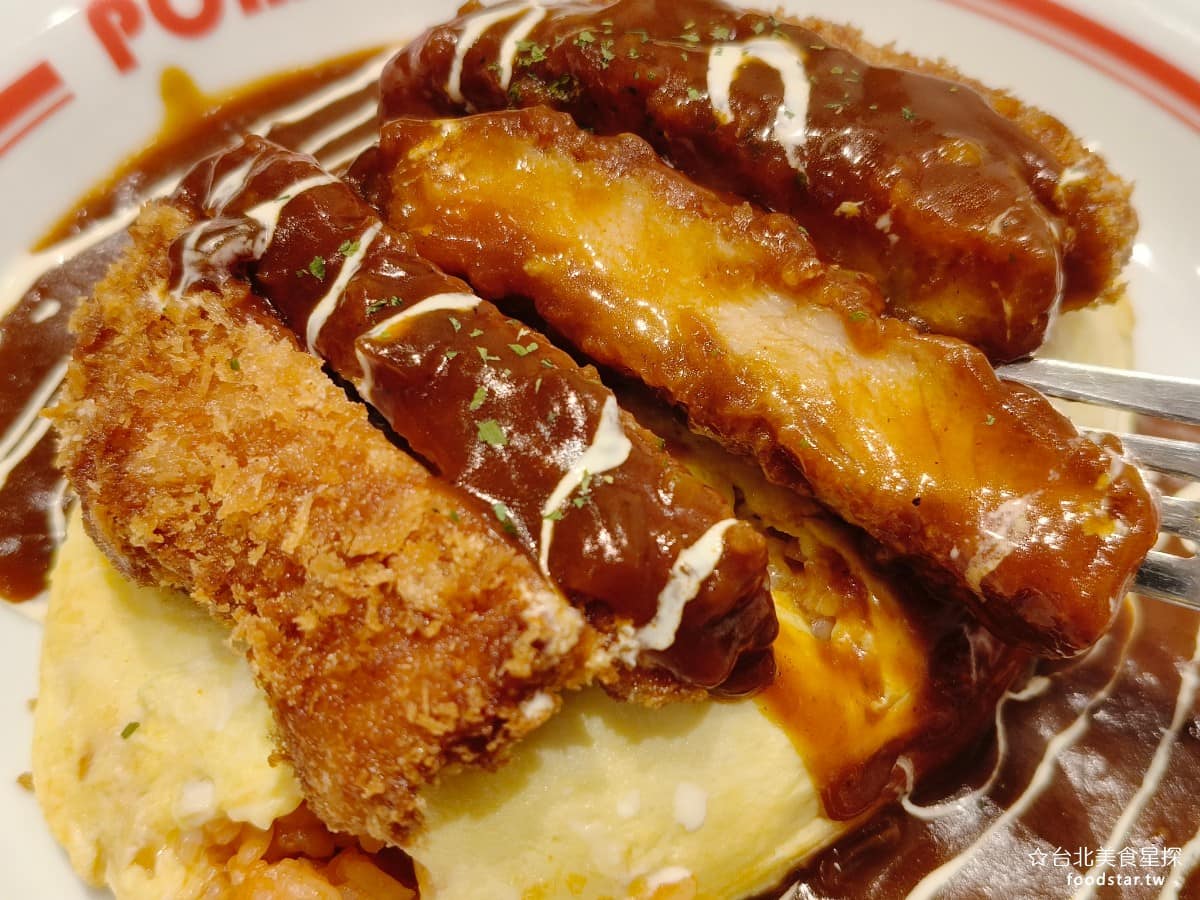 蘋果樹蛋包飯 ポムの樹南港LaLaport店 ポムの樹南港LaLaport店菜單 不得不說炸豬排的口感做得蠻好的,比預期中的好吃很多,不會有一般美食街蛋包飯炸豬排,那種冷凍豬排的口感。 @台北美食星探