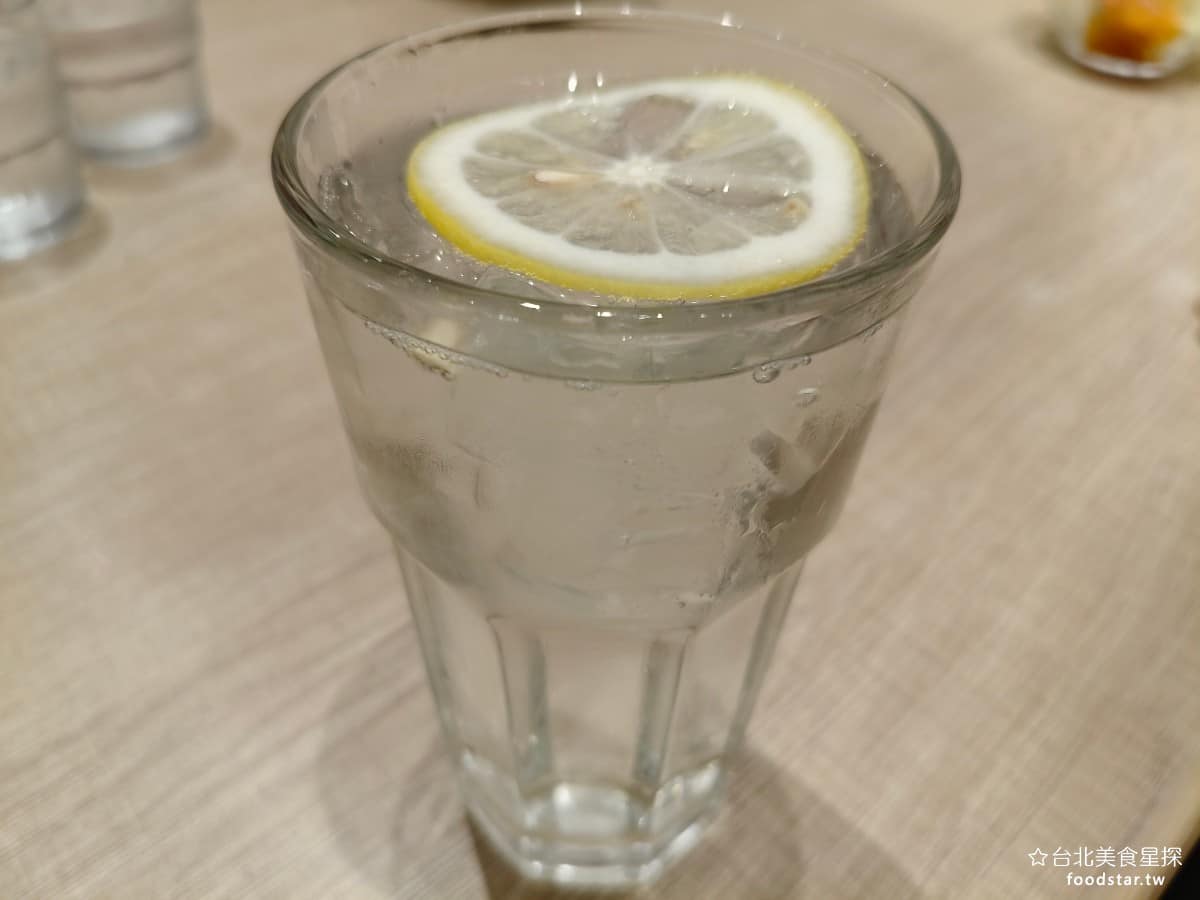 蘋果樹蛋包飯 ポムの樹南港LaLaport店 ポムの樹南港LaLaport店菜單 萊姆氣泡水 @台北美食星探