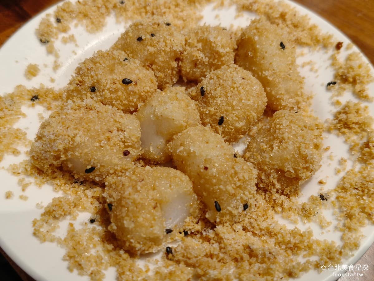 雙連圓仔湯 雙連圓仔湯菜單 雙連圓仔湯推薦 大同區美食 大同美食 雙連美食 甜點點心 湯圓、 麻糬 湯圓 可以直接把麻糬用筷子切成多份,這樣吃起來會比較順口,畢竟一大口直接吃會比較不好吃,而且大口吃也比較危險。 @台北美食星探