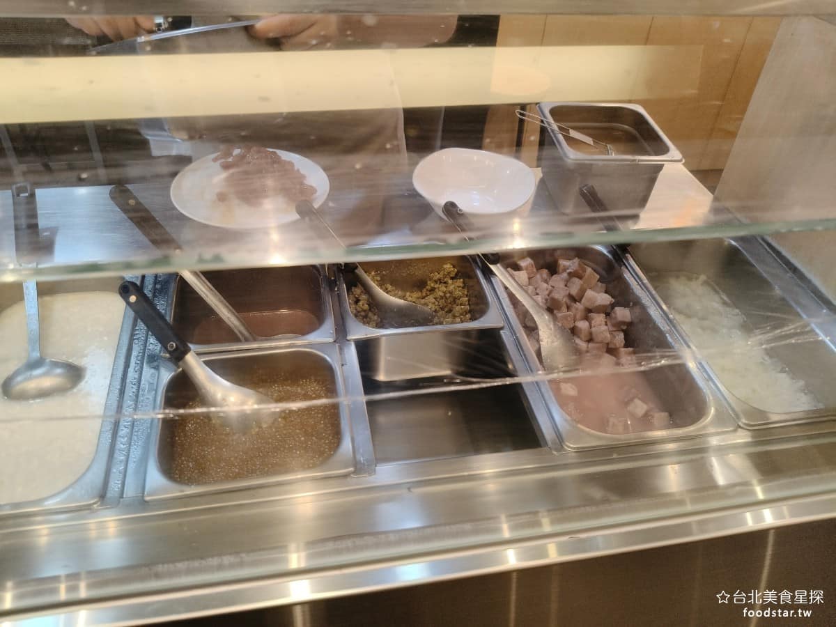 雙連圓仔湯 雙連圓仔湯菜單 雙連圓仔湯推薦 大同區美食 大同美食 雙連美食 甜點點心 湯圓、 麻糬 湯圓 湯圓、麻糬都堅持手工現做,甜湯還提供半糖選項,讓現代人吃得比較沒負擔。 @台北美食星探