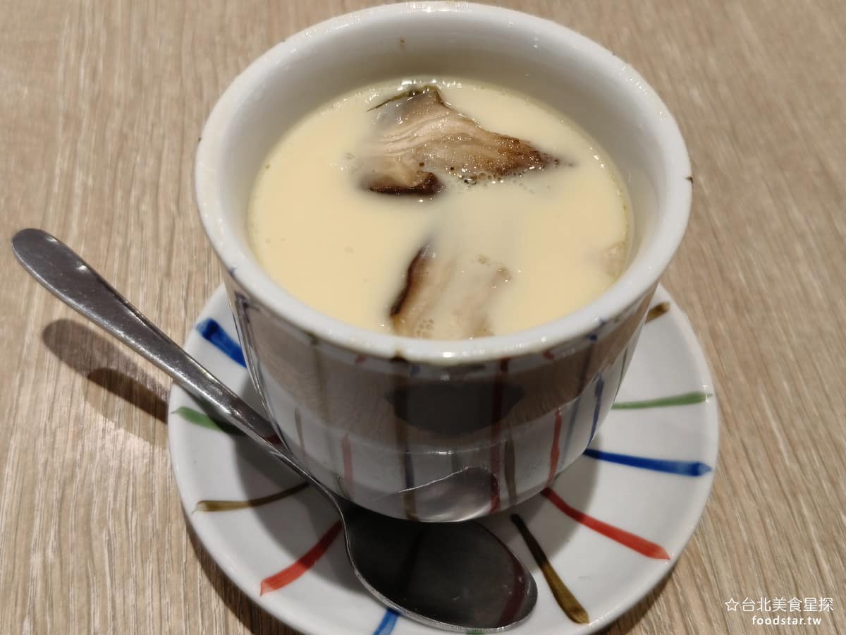大戶屋美麗華店 大戶屋美麗華店菜單 大戶屋美麗華店推薦 中山區美食 中山美食 劍南路站美食 茶碗蒸 湯多蛋嫩、雞肉和香菇調味到位，溫度送來時夠燙，料雖不多但口味穩定，是許多定食的附餐標配，品質比連鎖餐廳的平均水準要好。 @台北美食星探