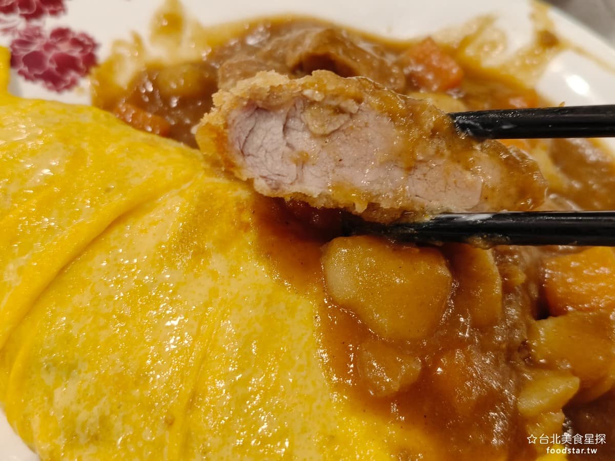 美觀園日本料理 美觀園日本料理菜單 美觀園日本料理推薦 萬華區美食 萬華美食 西門美食 豬排吃起來，味道比較淡，口感還算軟，以味道來說還是特製滷排飯的排骨會比較香。 @台北美食星探