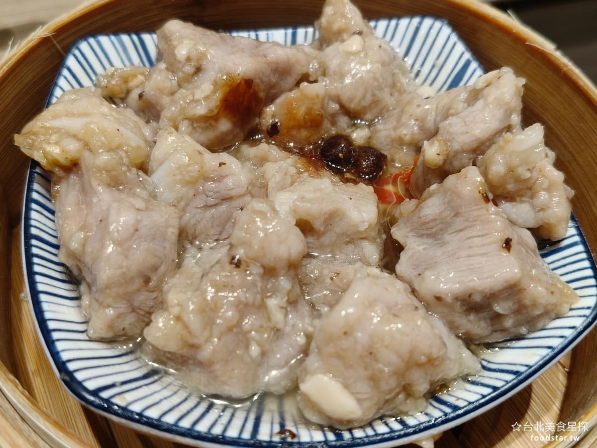 華漾DIM SUM 忠泰樂生活店 忠泰樂生活店菜單 忠泰樂生活店推薦 中山區美食 中山美食 蒜香蒸肉排 菜單上寫著會辣,但吃起來完全不辣,肉排吃了一口,竟然超級軟嫩,而且蒜味很入味,意外的超級好吃,非常推薦。 @台北美食星探
