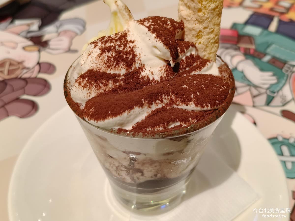 義式屋古拉爵南港中信店 義式屋古拉爵南港中信店菜單 義式屋古拉爵南港中信店推薦 南港區美食 提拉米蘇霜淇淋聖代 上層是撒了可可粉的冰淇淋，底層藏著提拉米蘇，兩種口感一起吃很搭，冰淇淋本身的奶香味不算濃，甜度也控制得不高，整體吃起來偏普通，沒有特別驚豔的地方。 @台北美食星探