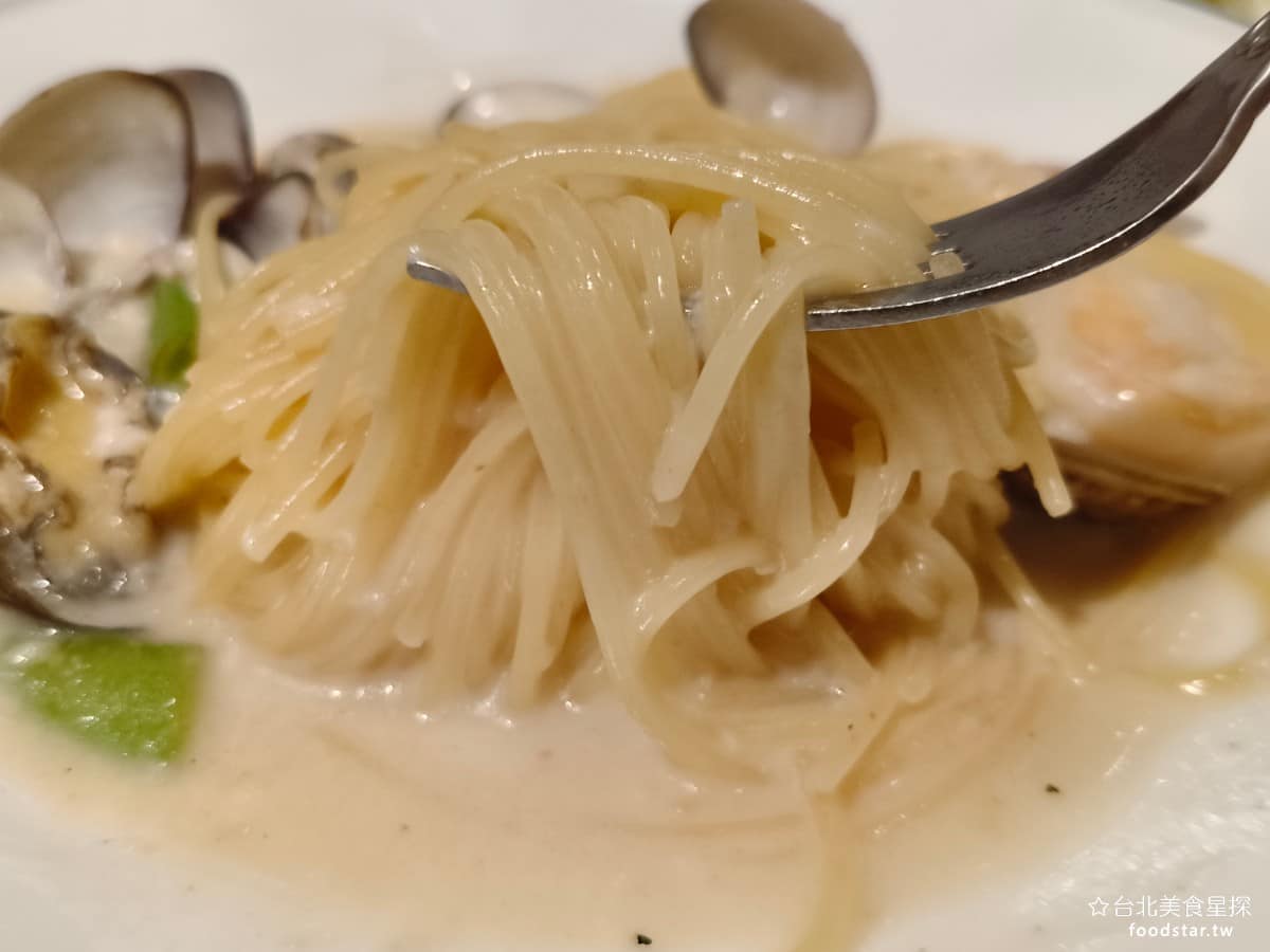 義式屋古拉爵南港中信店 義式屋古拉爵南港中信店菜單 義式屋古拉爵南港中信店推薦 南港區美食 我發現這裡只要是麵條類的義大利麵做的都很不錯，應該都是有廚師直接現炒出來的。反而是彎管麵，可能只是簡單的加熱，所以味道就差很多。 @台北美食星探