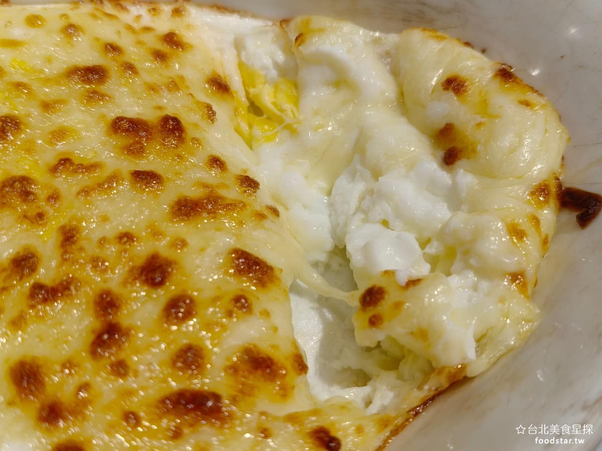 Pino Pizza Pizza菜單 Pizza推薦 士林區美食 士林美食 芝山站美食 美式料理 炸雞 蛋味濃、起司味也濃，很簡單的餐點，卻讓我們全部吃得精光，這是其次於炸雞，第二好吃的餐點。 @台北美食星探