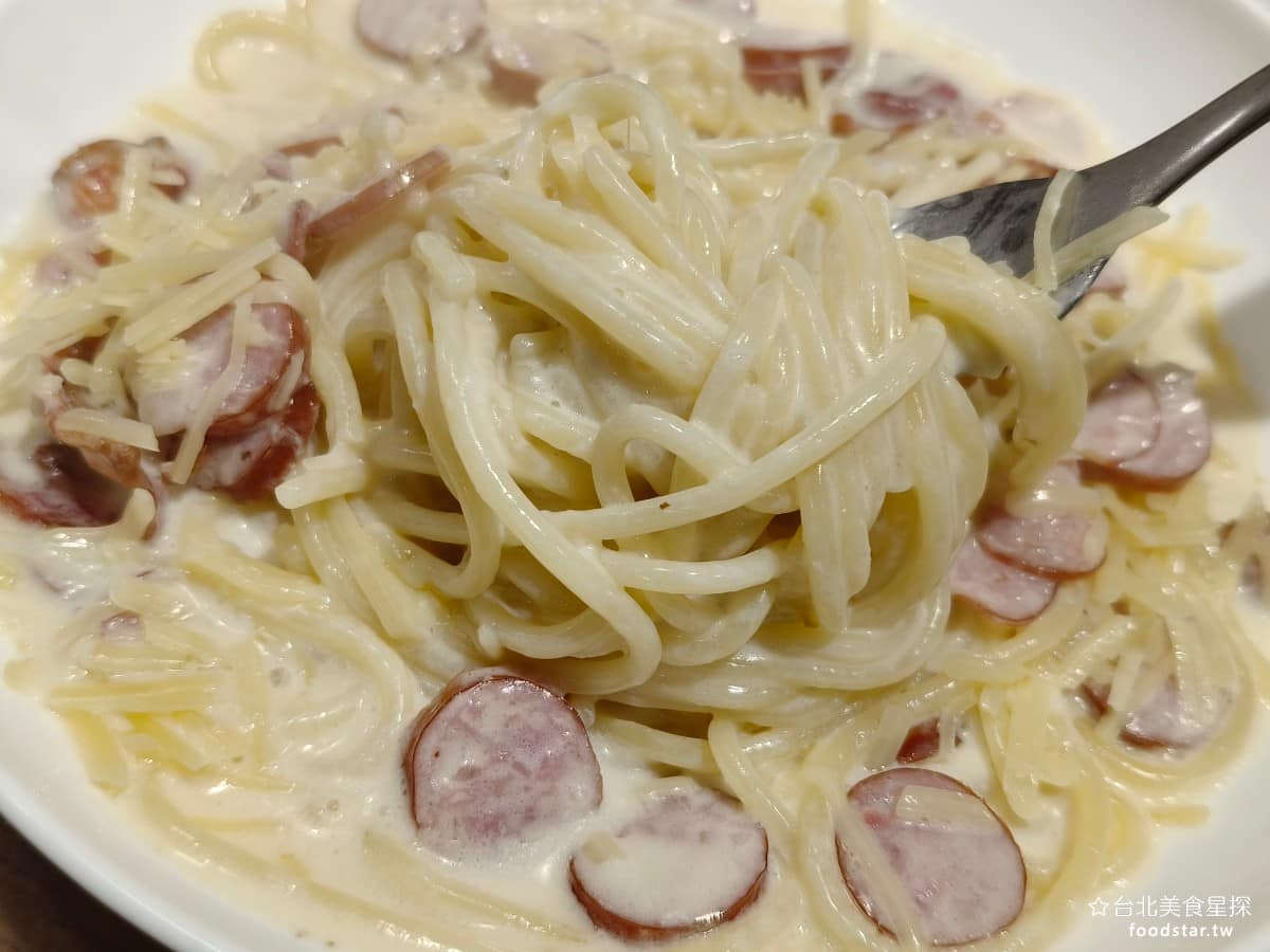 Pino Pizza Pizza菜單 Pizza推薦 士林區美食 士林美食 芝山站美食 美式料理 炸雞 比起披薩和炸雞，這道就只是普通水準。而且個人覺得，臘腸放太多了，很破壞口感。 @台北美食星探