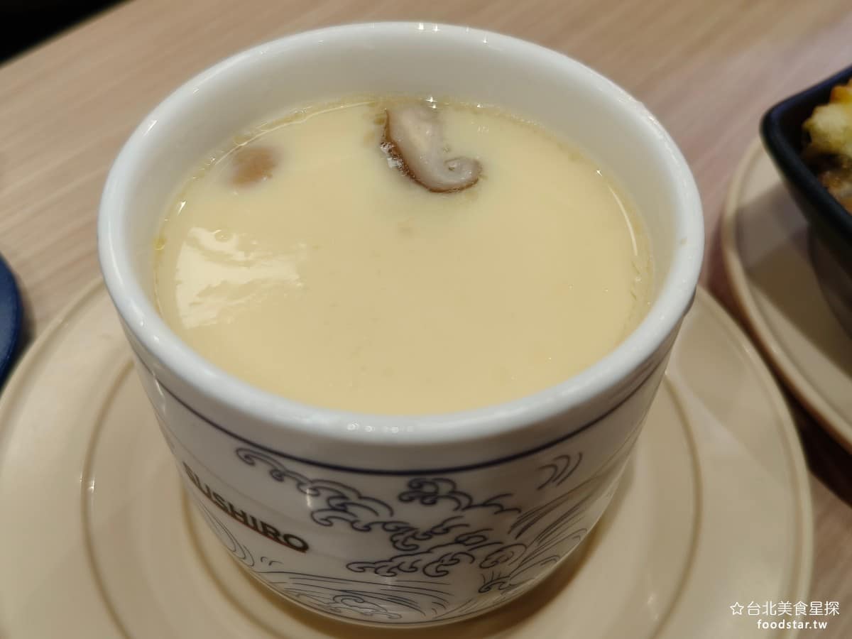 スシロー壽司郎台北內湖美麗華店 スシロー壽司郎台北內湖美麗華店菜單 スシロー壽司郎台北內湖美麗華店推薦 茶碗蒸 口感滑嫩裡面有帆立貝、蛤蜊、雞肉等配料,吃起來清爽不膩,小朋友接受度也高。 @台北美食星探