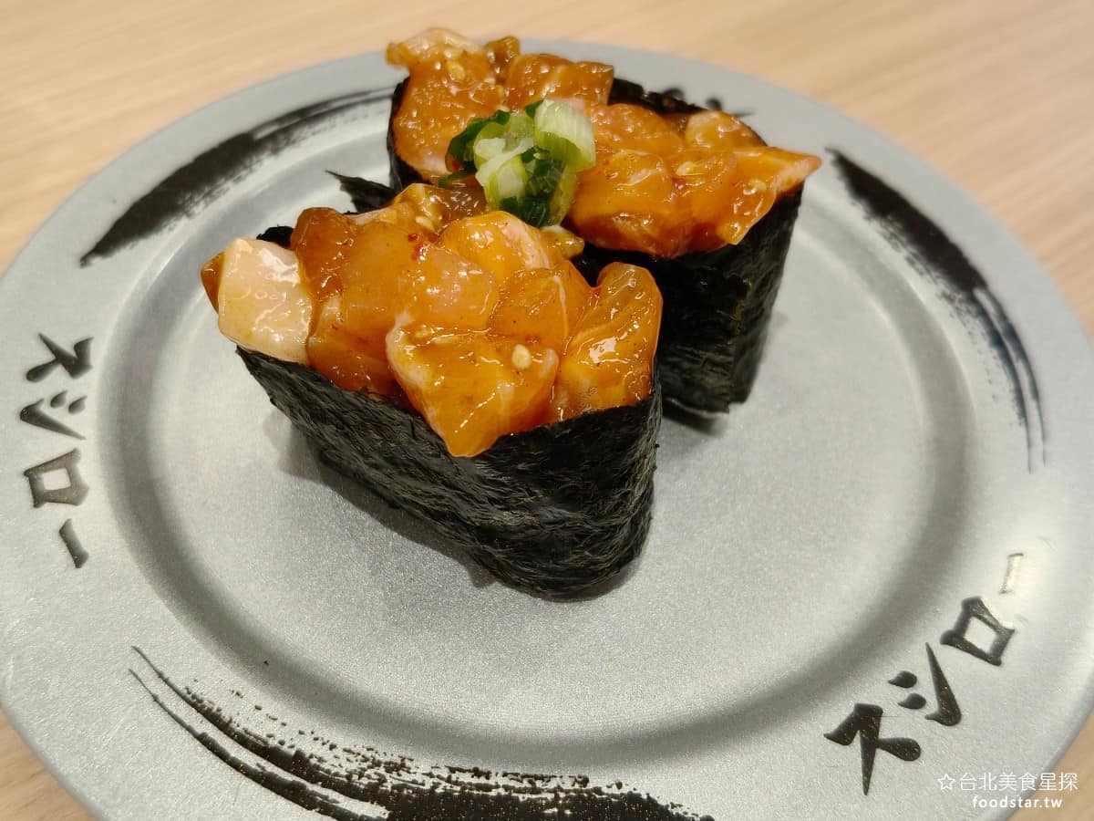 スシロー壽司郎台北內湖美麗華店 スシロー壽司郎台北內湖美麗華店菜單 スシロー壽司郎台北內湖美麗華店推薦 生拌鮭魚軍艦 吃起來醬味十足,會比直接吃生鮭魚還更有味道。 @台北美食星探
