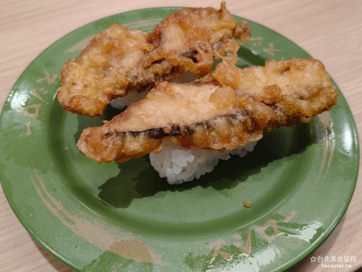 スシロー壽司郎台北內湖美麗華店 スシロー壽司郎台北內湖美麗華店菜單 スシロー壽司郎台北內湖美麗華店推薦 玄界灘竹莢魚天婦羅 名字超長的,但基本上就是炸竹夾魚,魚肉吃起來不會太乾,只是炸的有一點焦了。 @台北美食星探