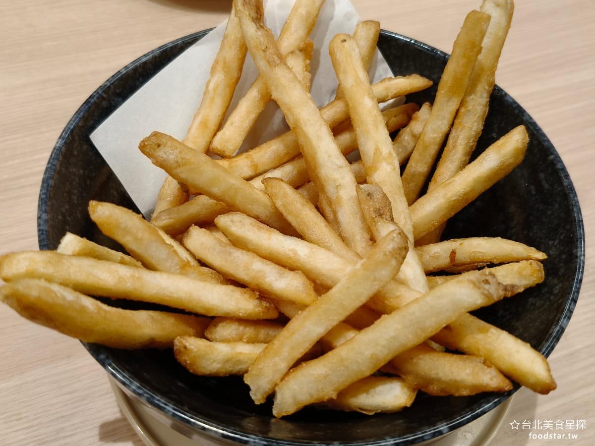 スシロー壽司郎台北內湖美麗華店 スシロー壽司郎台北內湖美麗華店菜單 スシロー壽司郎台北內湖美麗華店推薦 黃金脆薯滿滿 這是大份的版本,要 130 元,但建議不要點大份,因為其實並沒有大多少,點小份就好了。 @台北美食星探