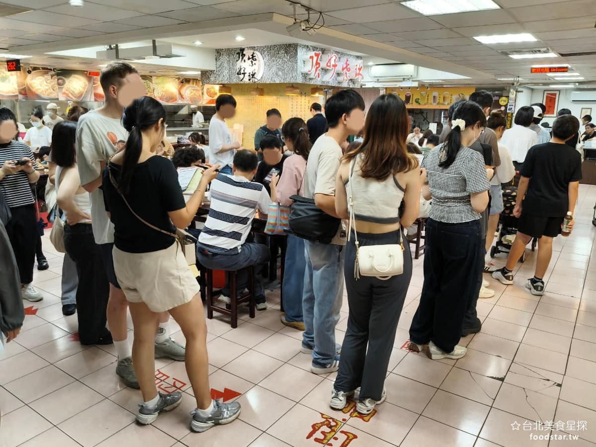 頂好紫琳蒸餃館 頂好紫琳蒸餃館菜單 頂好紫琳蒸餃館推薦 大安區美食 大安美食 忠孝敦化美食 中式料理 台北東區高房租的環境下,現在便宜又好吃的老店,已經很少了,《頂好紫琳蒸餃館》就是少數還在這裡的平價老店。 @台北美食星探