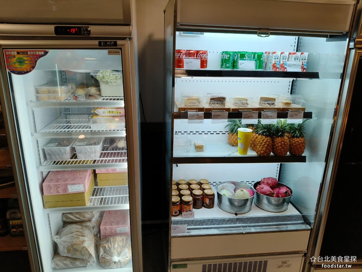 Timama kitchen kitchen菜單 kitchen推薦 內湖區美食 內湖美食 義式料理 餐廳長期響應「綠食宣言」，優先選用在地、當令、有機、友善小農的食材。店裡用的糖，不是一般砂糖，而是來自小提媽媽丈夫叔公，在阿里山種植的高山白甘蔗，以傳統古法熬煮的「香糖」，色澤淺褐，帶有淡淡的蔗香。 @台北美食星探