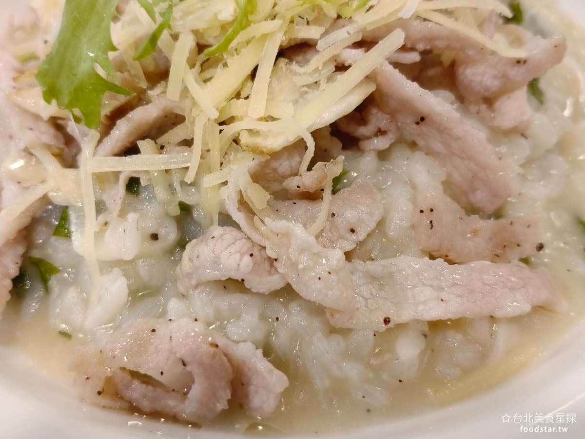 Timama kitchen kitchen菜單 kitchen推薦 內湖區美食 內湖美食 義式料理 燉飯米粒分明，奶油有香氣，飯燉的很軟，松阪豬切的細，肉質很好，沒有豬腥味，整體吃起來很清爽。 @台北美食星探