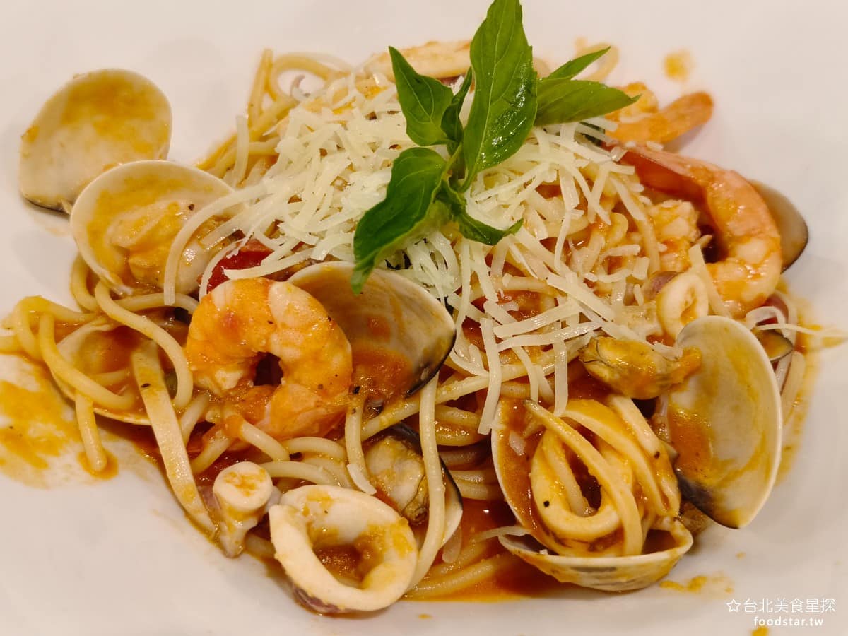 Timama kitchen kitchen菜單 kitchen推薦 內湖區美食 內湖美食 義式料理 香辣番茄海鮮細圓麵 可以選擇做不要辣，如果是辣味口味也不會太重，這裡的餐點都是走健康，不刺激的路線。 @台北美食星探