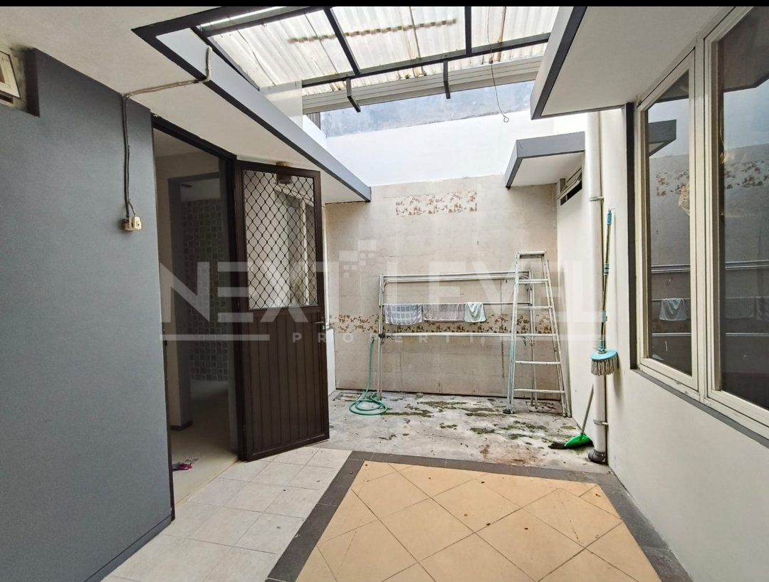 Rumah di Citraland Surabaya barat