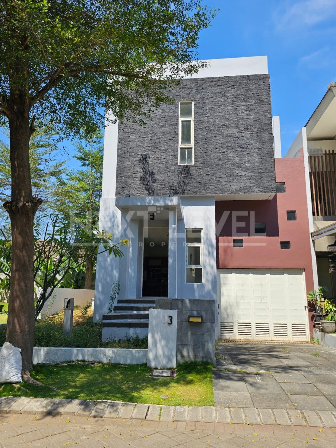 DIJUAL: Hunian Mewah 2.5 Lantai di Cluster Mora, Kahuripan Nirwana – Desain Luas & Hadap Timur