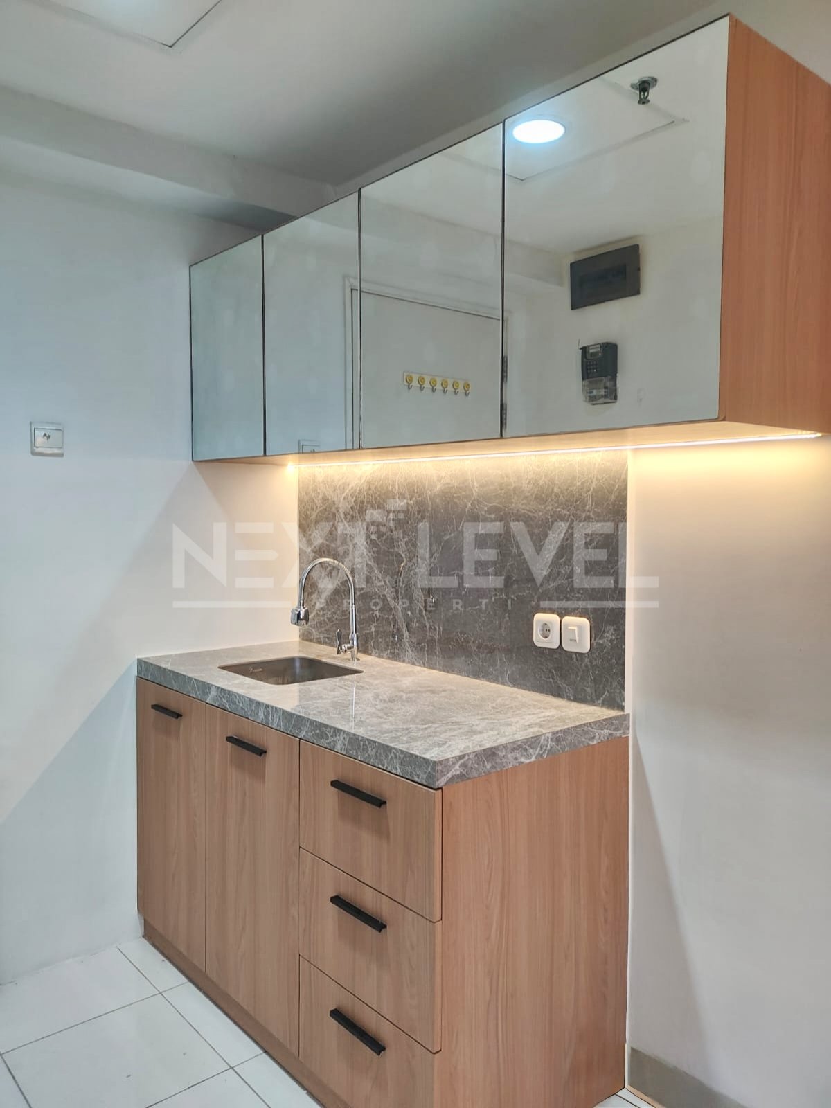 APARTMENT full Interior di BERKLEY UC - SURABAYA BARAT, DEKAT UNIVERSITAS CIPUTRA