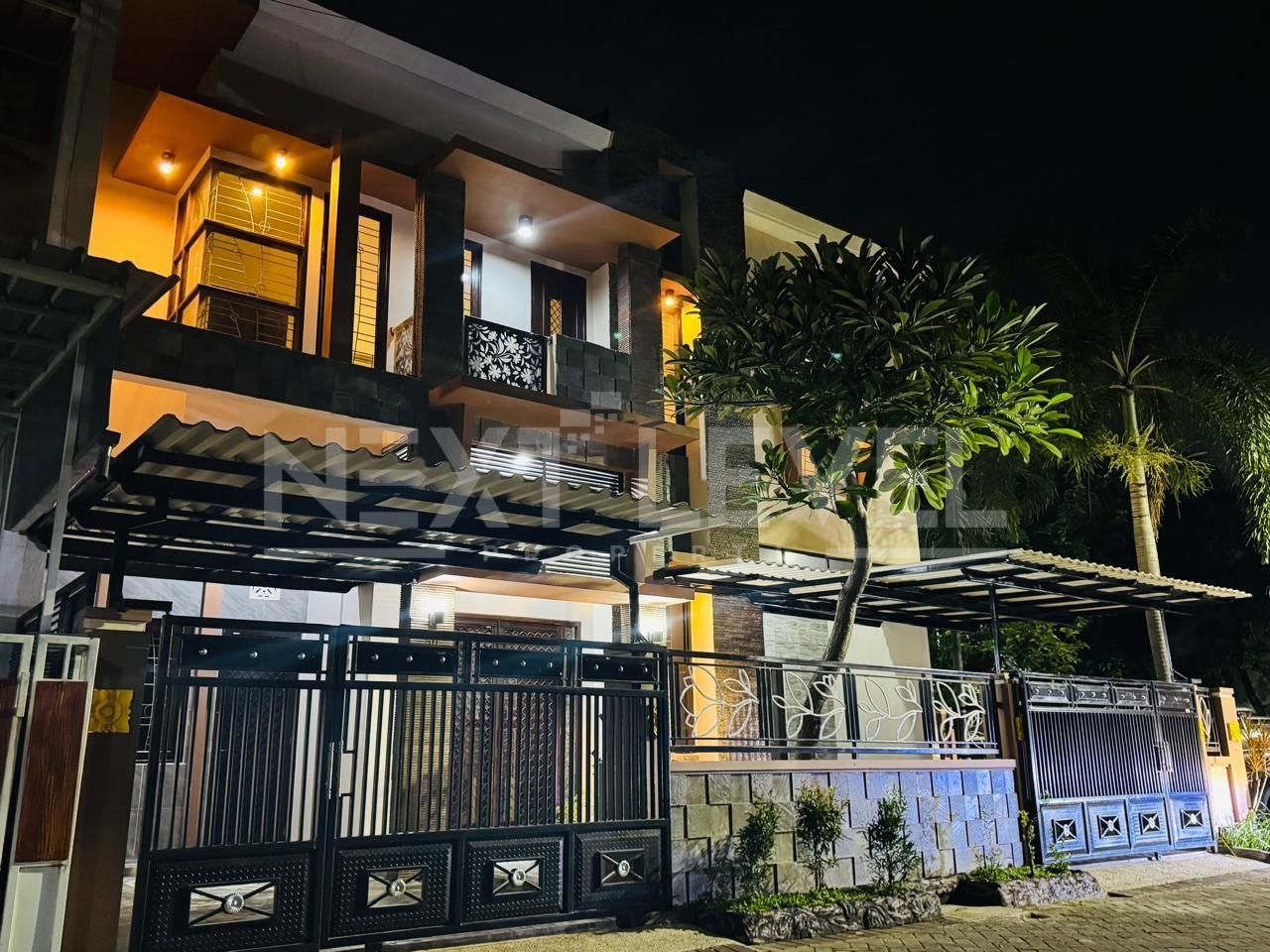 Dijual rumah 2,5 Lt Di Ketintang Dekat Al Hikmah & Polda
