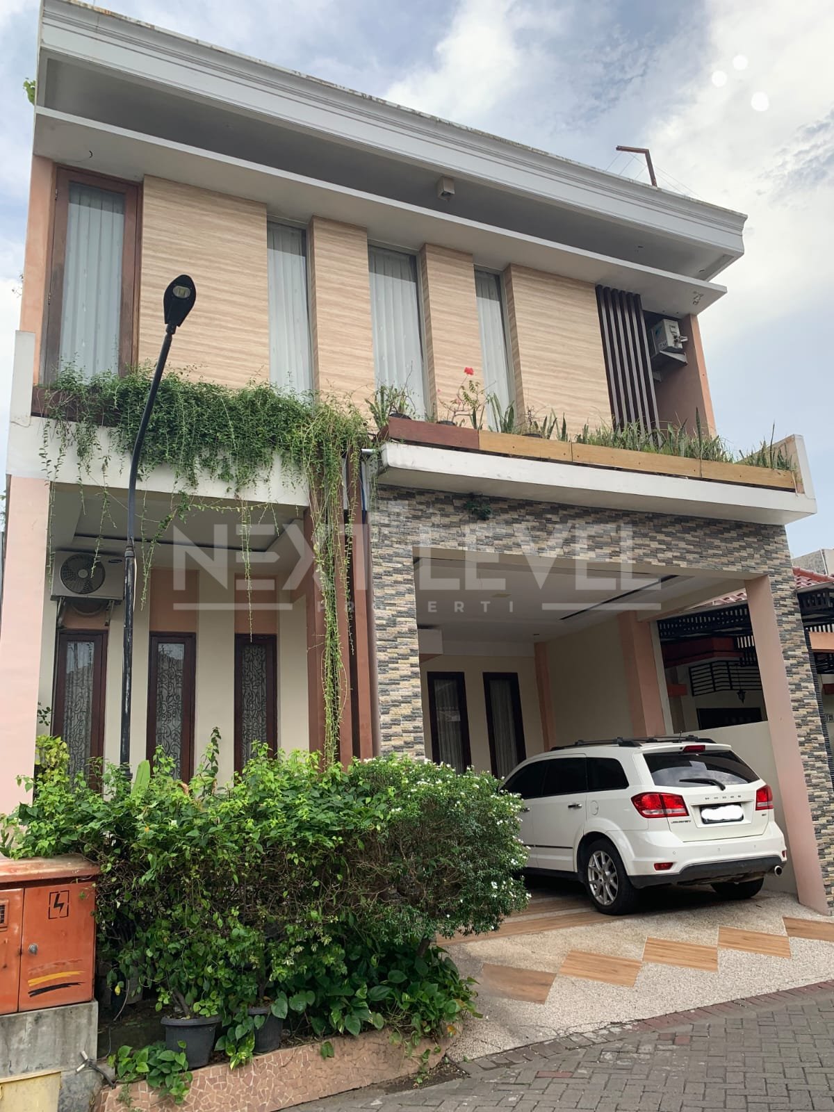 Dijual Rumah 2.5 LT Mewah, Lokasi Strategis dekat Al Hikmah, Polda & Tol