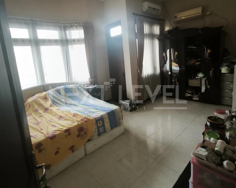 RUMAH HOOK VILLA SENTRA RAYA MODERN CLASSIC, CITRALAND UTAMA, SURABAYA BARAT (WAJIB CASH)