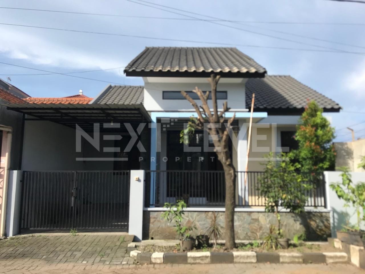 DIJUAL RUMAH BABATAN PRATAMA WIYUNG SIAP HUNI