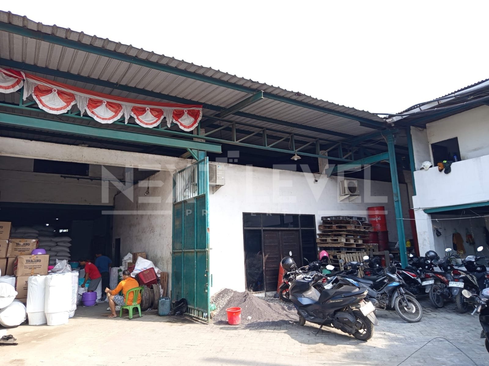 DIJUAL PABRIK PLASTIK MASIH AKTIF MARGOMULYO INDAH