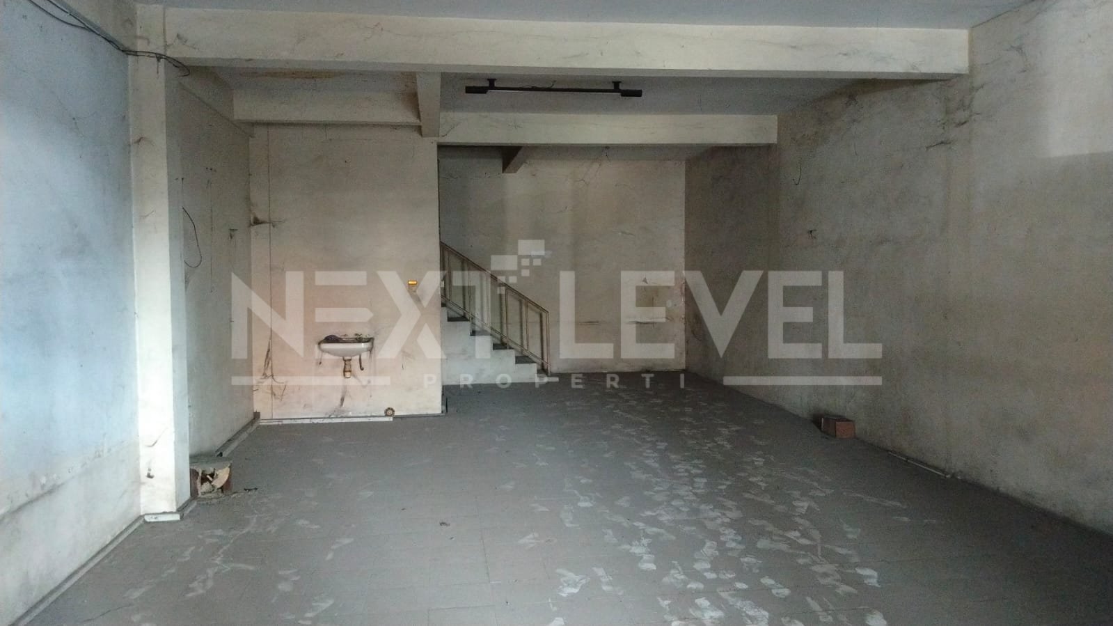 DIJUAL Ruko 2 Lantai Hadap Jalan Raya, (10 x 20) M², di Barata Jaya - SURABAYA