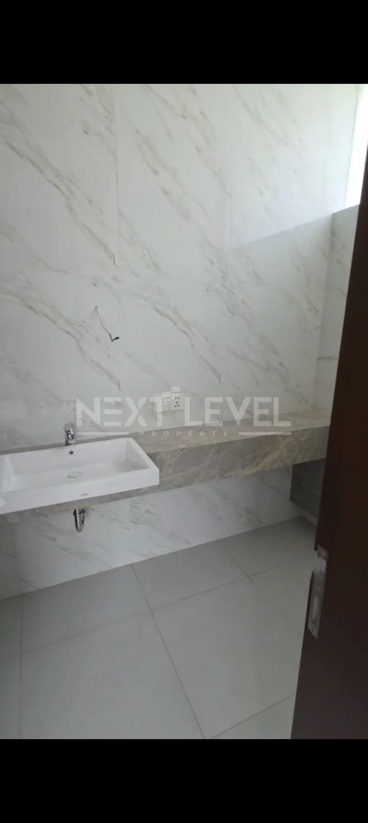 Dijual rumah siap huni di Woodland Surabaya barat