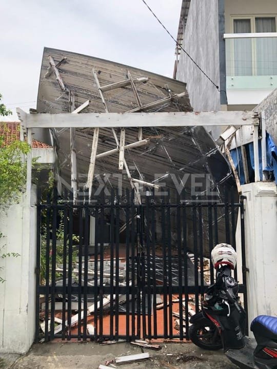 Rumah  hitung tanah di daerah Darmo permai