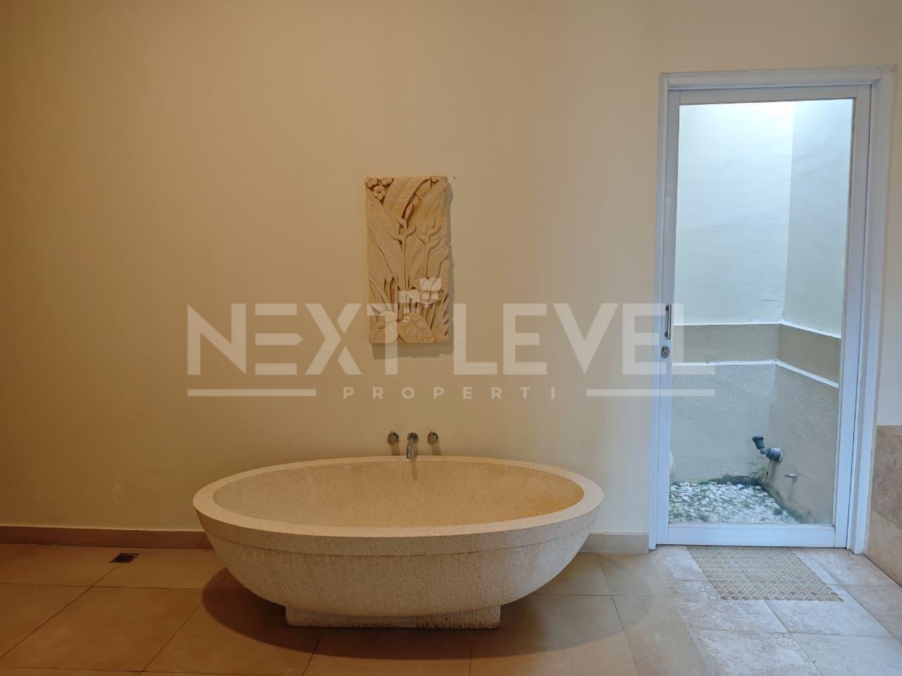 For rent: 3bedrooms villa located at Kencana :  Location: Jimbaran – walking distance to Jimbaran Beach