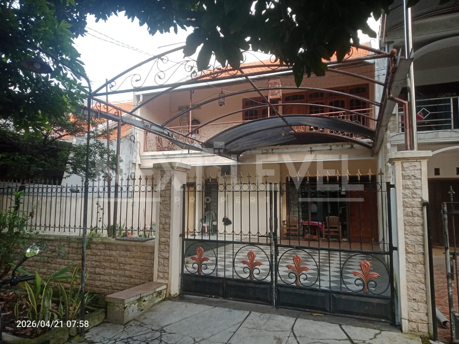 Jual rumah di Menur Pumpungan